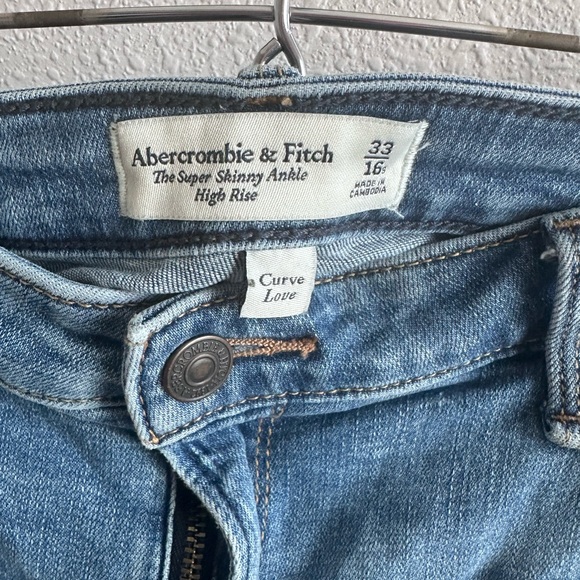 Abercrombie Curve Love Jeans - Picture 3 of 4